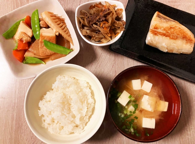 STELABOが推奨する３食しっかり食べて、健康的でバランスの良い食事管理の例