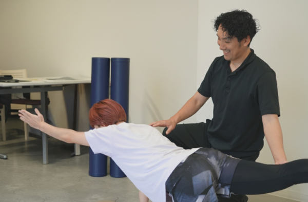 富士河口湖町でプライベート空間でのトレーニング指導の様子